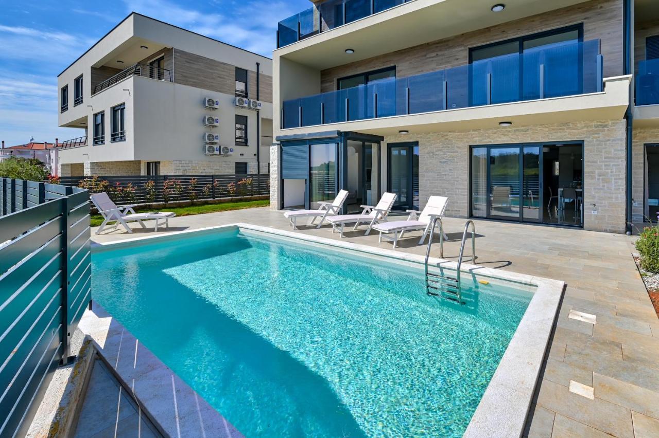 Silver Medulin Exterior photo